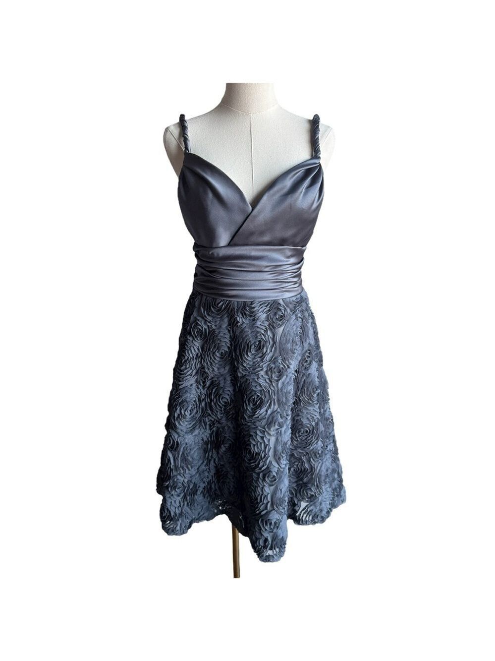 Forever Yours Floral Applique Dress Sz 10 Grey V-Neck Empire Waist Below Knee